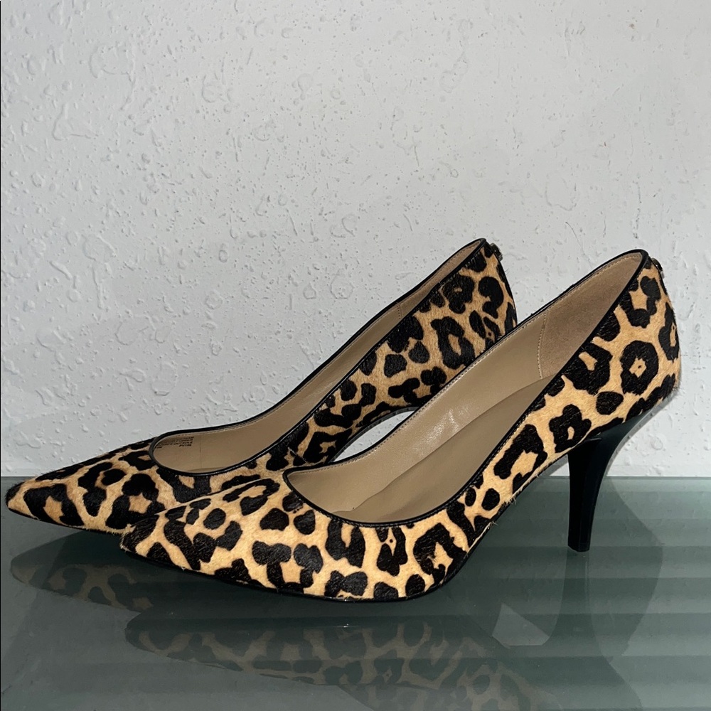 MICHAEL KORS LEOPARD PRINT CALF HAIR CLASSIC PUMPS